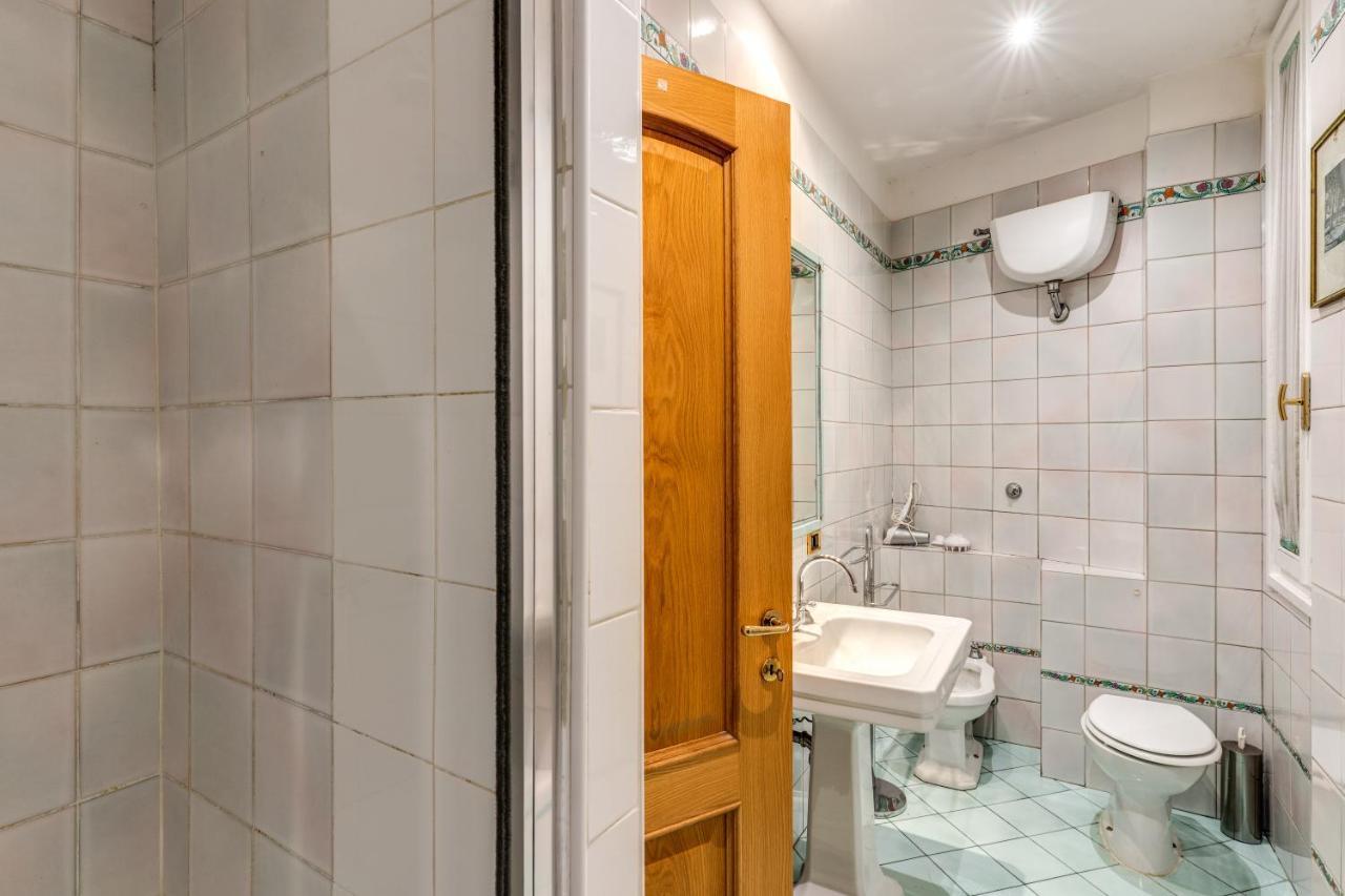 Apartamento Lovely Flat By The Trevi Fountain Roma Exterior foto