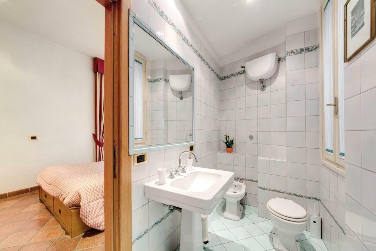 Apartamento Lovely Flat By The Trevi Fountain Roma Exterior foto