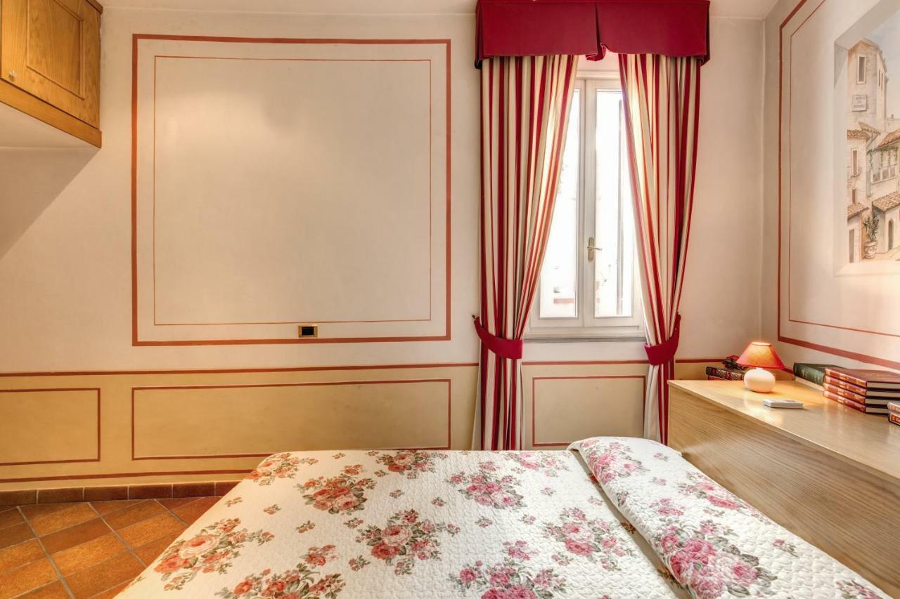 Apartamento Lovely Flat By The Trevi Fountain Roma Exterior foto